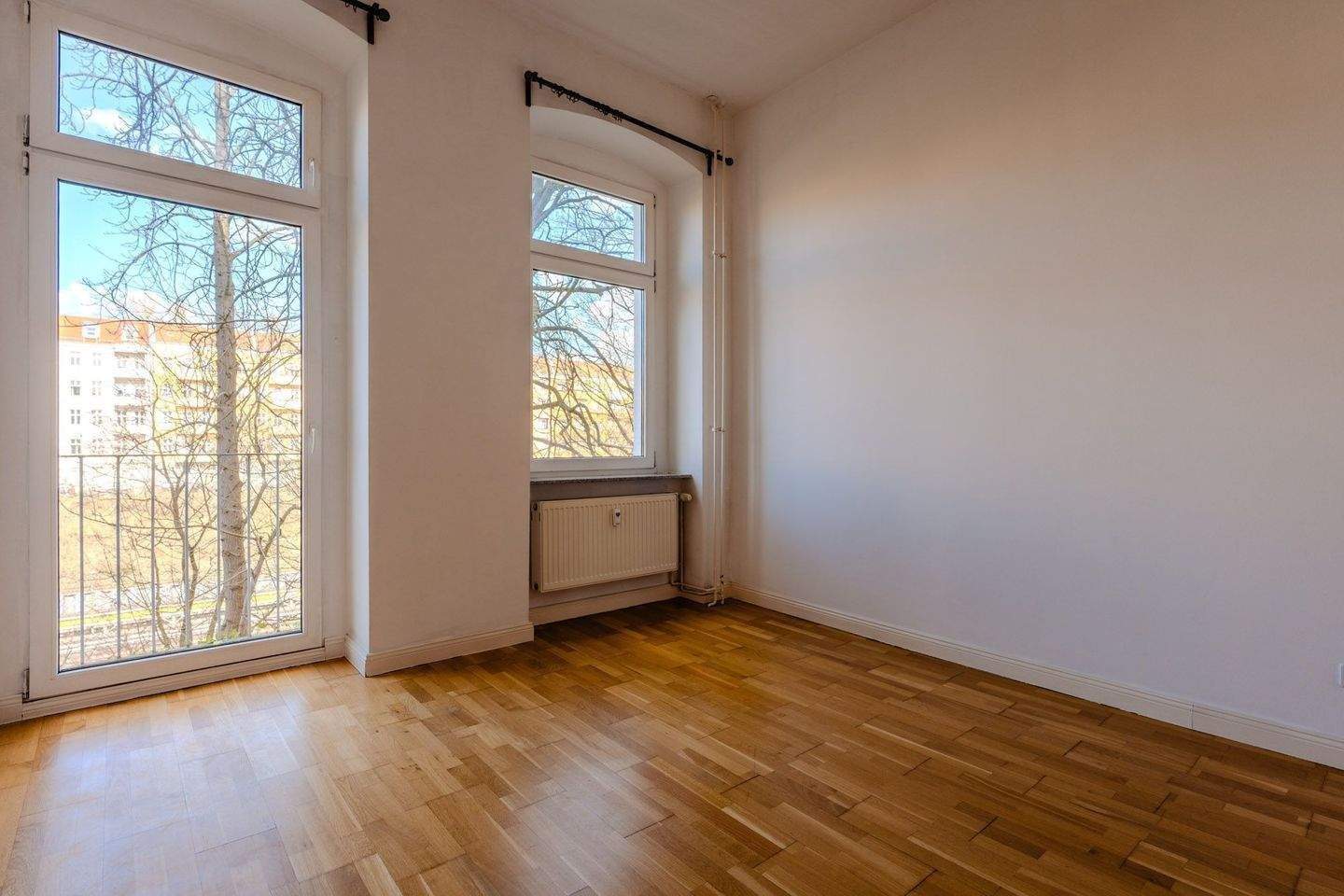 Sanierte Altbauwohnung mit freiem Blick nahe dem Tempelhofer Feld.