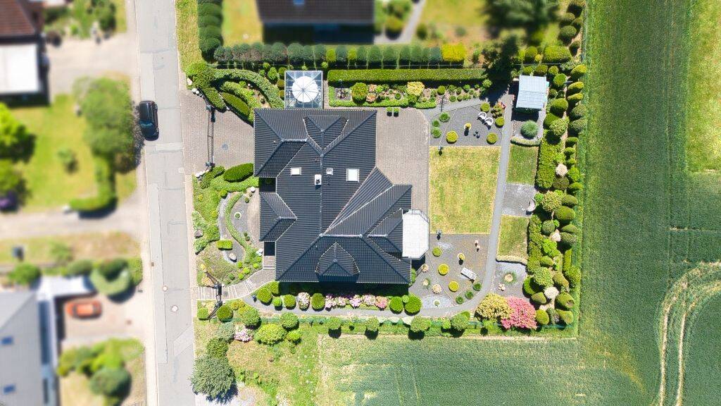 Architektur, Großzügigkeit und Wohnqualität auf höchstem Niveau in Seevetal-Helmstorf – Seevetal – Vorschaubild 3