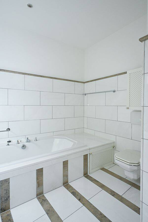 Stilvolle, modernisierte Altbauwohnung in einer Villa in unmittelbarer Nähe der Herrenhäuser Gärten! – Hannover – Vorschaubild 7