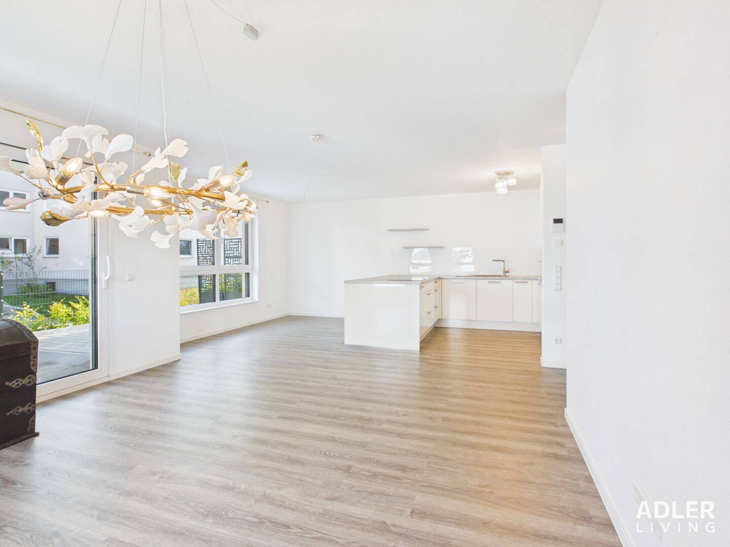Neuwertige 3,5-Zimmer-Terrassenwohnung mit Aufzug, hochwertiger Einbauküche & Stellplatz