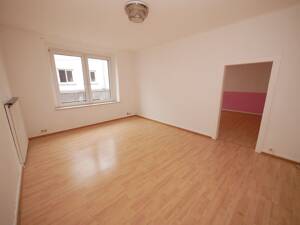 Attraktive 3,5 Zimmer-Etagenwohnung mit großem Tageslichtbad in zentraler Lage von Gelsenkirchen – 45879 Gelsenkirchen – Vorschaubild 2