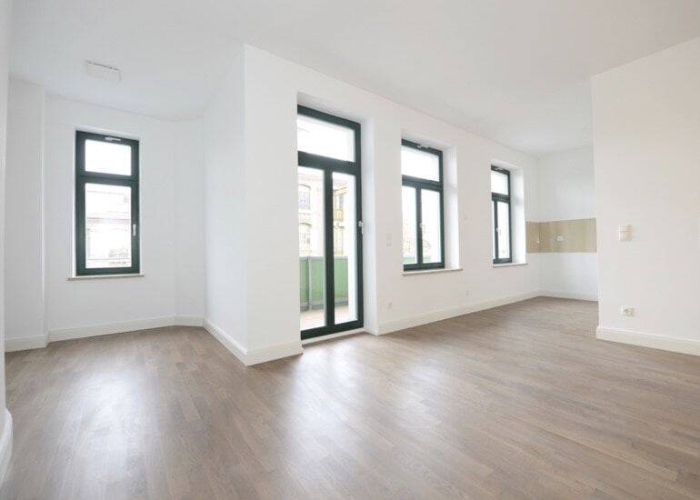 Schickes Nest! + Parkett + Fußbodenheizung + Lift + tolles Bad + Balkon + Übernahme EBK möglich