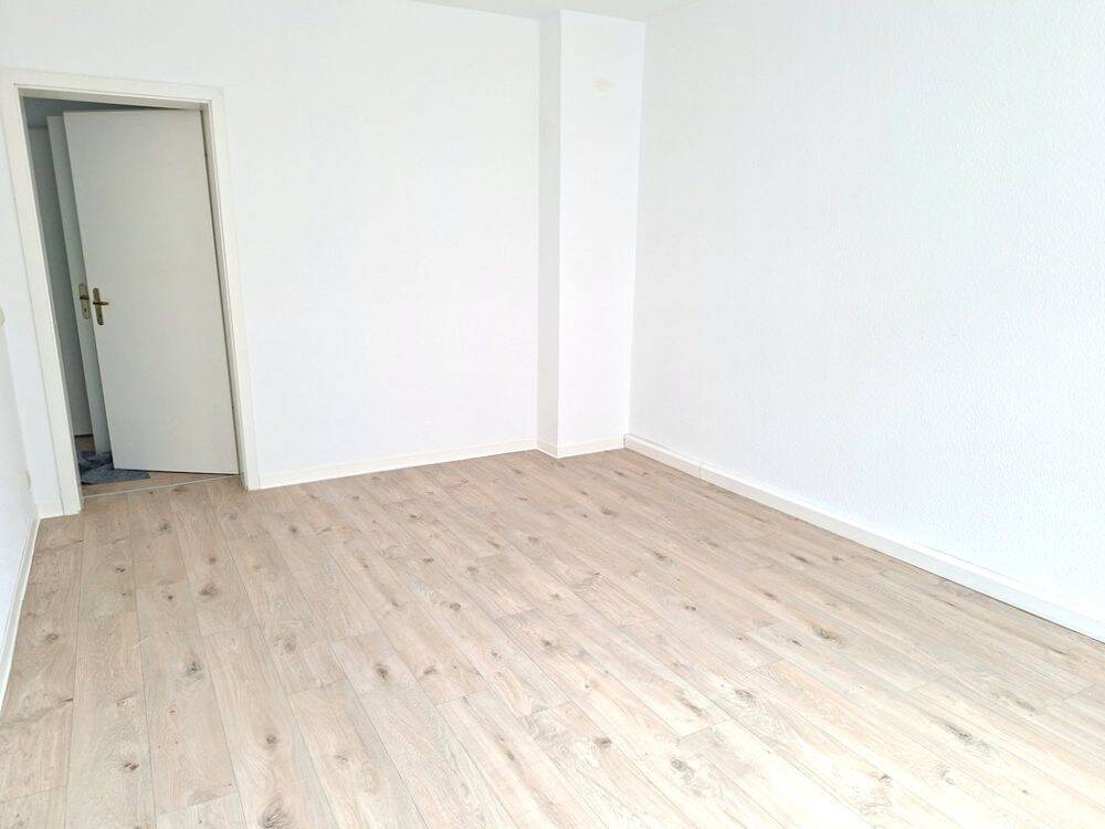 !! NEUE EINBAUKÜCHE, 2-Zimmer-Wohnung mit neuem Laminat im Stadtteil Schlosschemnitz !! – Chemnitz – Vorschaubild 2
