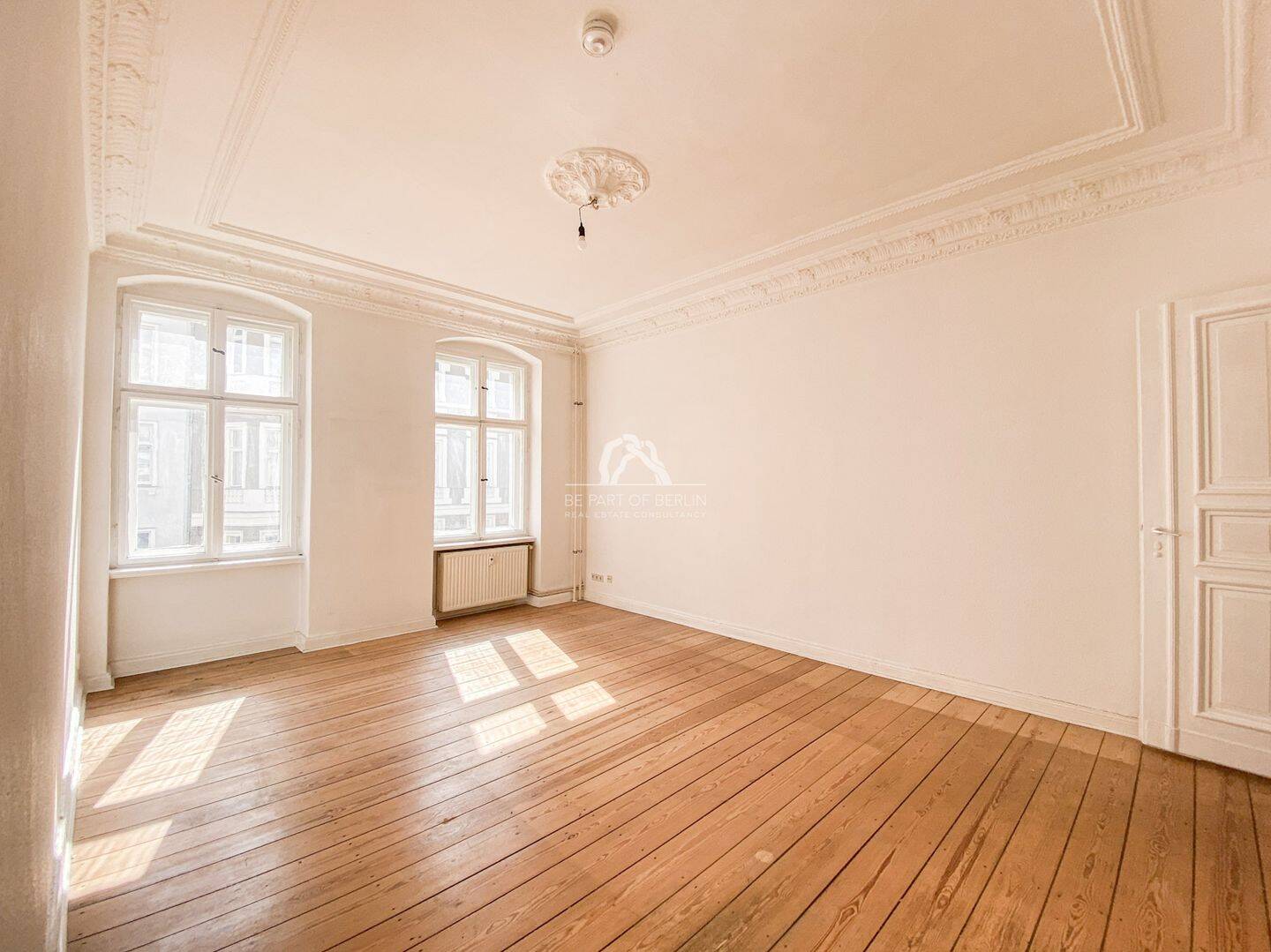 ALTBAULIEBHABER AUFGEPASST! HELLE UND KLASSISCH SCHÖNE ALTBAUWOHNUNG MIT POTENZIAL! PROVISIONSFREI! – Berlin – Vorschaubild 2