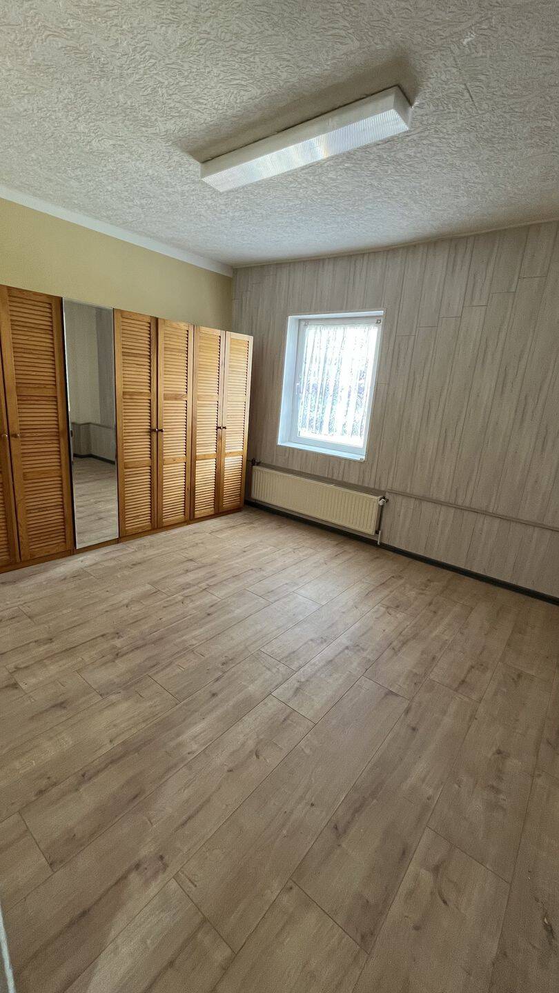 Vielfältig nutzbares Wohn- und Gewerbeobjekt mit großem Grundstück, moderner Ausstattung und Entwicklu – Arnstadt – Vorschaubild 4