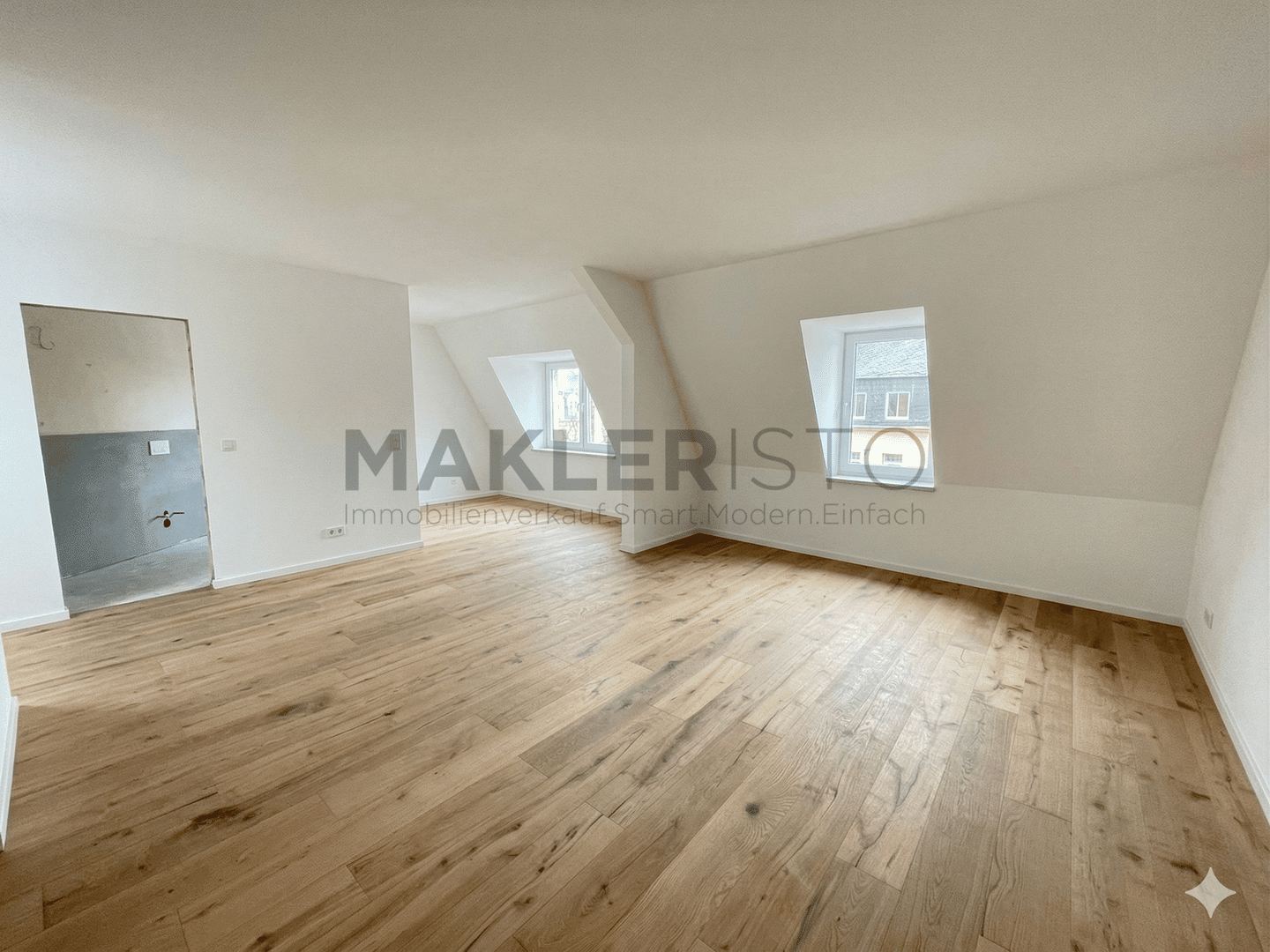 **Erstbezug: 2-Zimmer-Dachgeschosswohnung mit EBK & Fußbodenheizung**