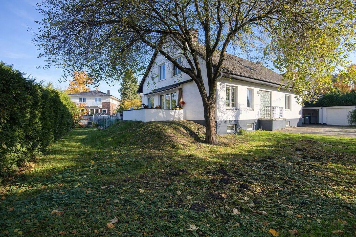Attraktives Einfamilienhaus mit Einliegerwohnung, Vollkeller & Stellplätzen in ruhiger Wohnlage – Hamburg – Vorschaubild 2