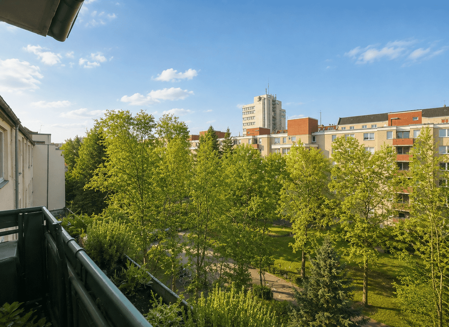 Ihr neues zu Hause in zentraler Lage: Sonnige Wohnung mit West-Balkon, vermietet, ohne Sperrfrist – Berlin – Vorschaubild 3
