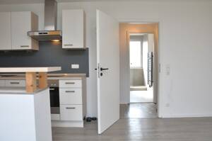 RESERVIERT - Einziehen und wohlfühlen: modernisierte DG-Wohnung, 4 Zimmer, Loggia, Klimaanlage und Gartennutzung – 45355 Essen – Vorschaubild 2