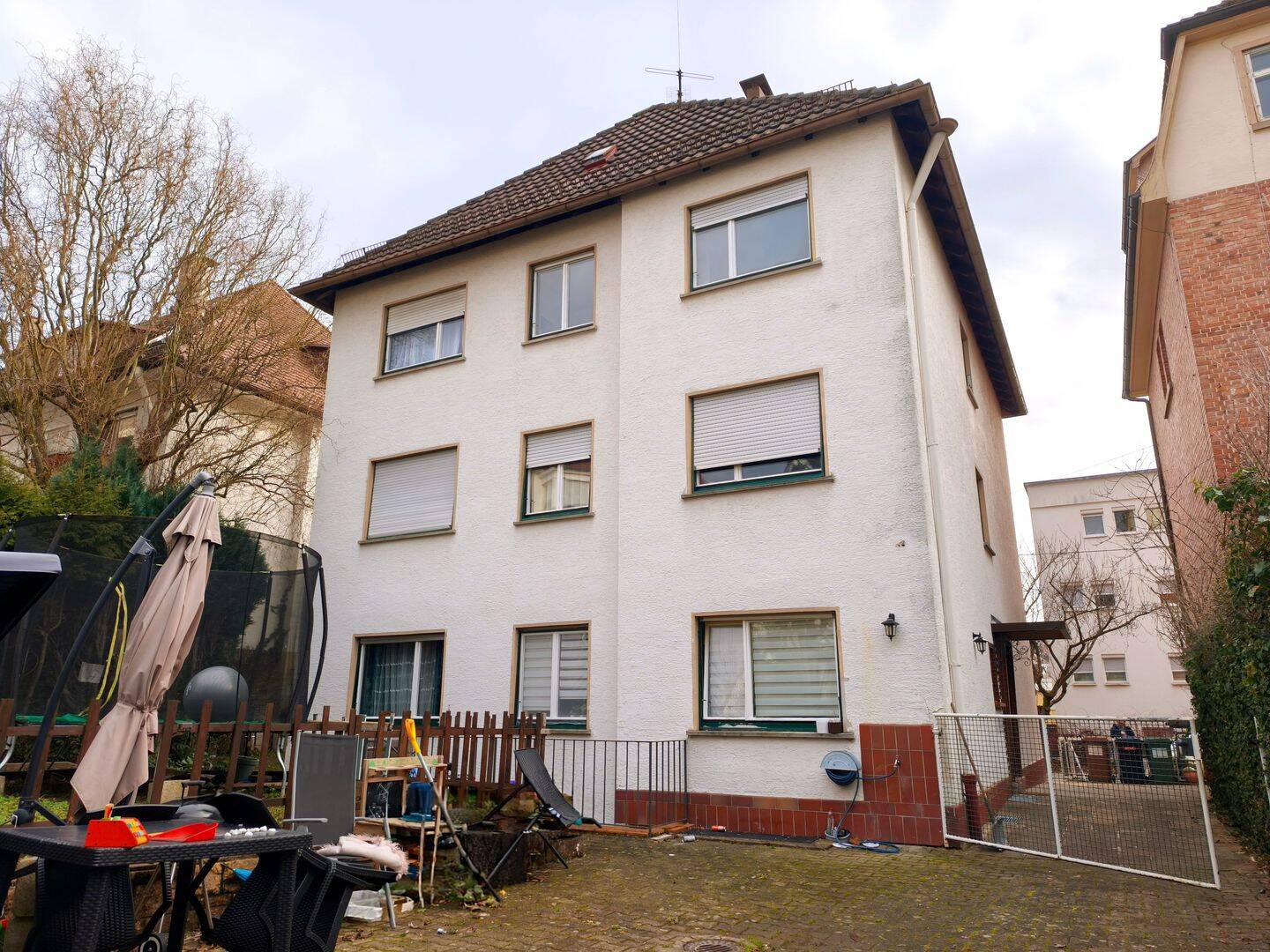 4-Familienhaus mit 2 Garagen und Garten – Stuttgart – Vorschaubild 2