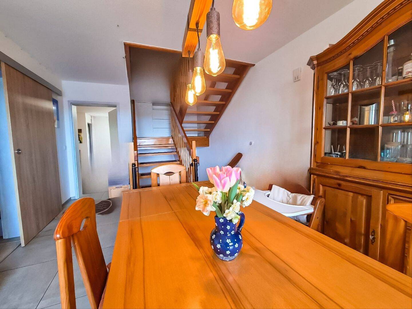 Renovierte Doppelhaushälfte mit neuem Garten, Kamin & Garage in Reutlingen-Altenburg – Reutlingen – Vorschaubild 7