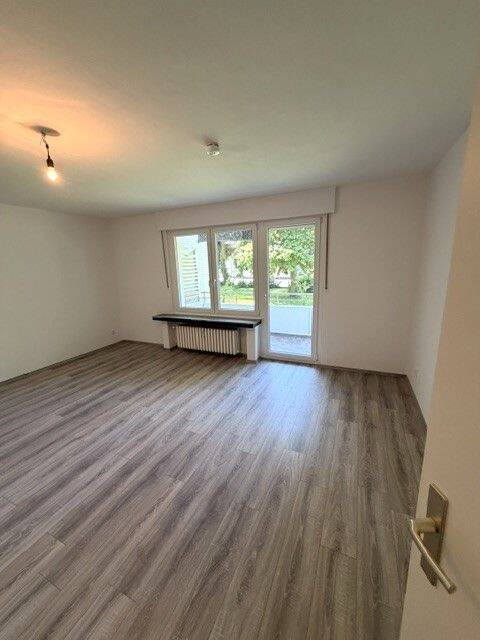 Traumhaft schöne, komplett sanierte, 3 Zimmer Wohnung mit Balkon in Duisburg zu vermieten