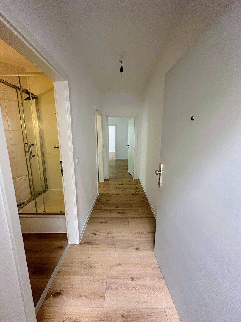 Frisch sanierte 2-Zimmer-Wohnung mit neuer Einbauküche & Tageslichtbad in Stadtfeld-Ost – Magdeburg – Vorschaubild 4