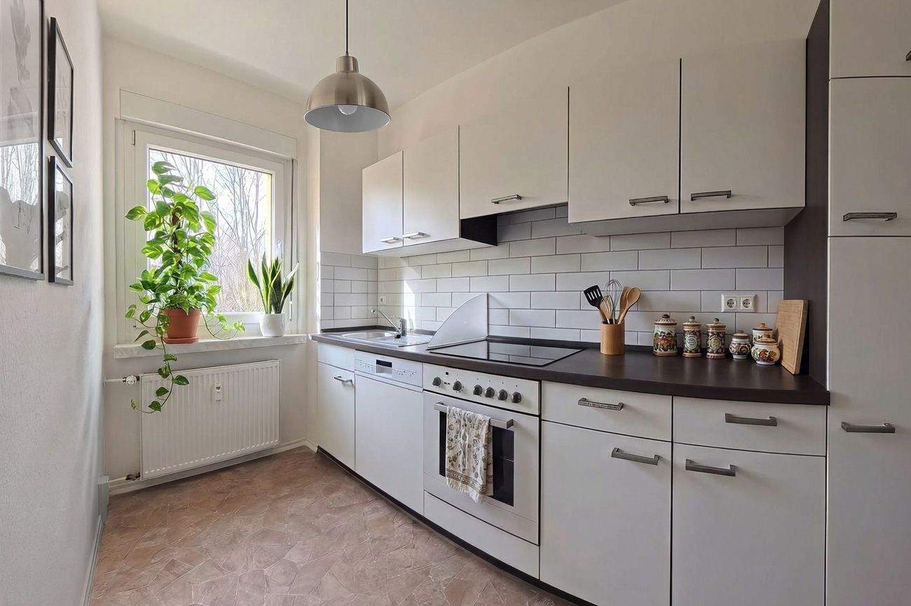 Grüne + ruhig gelegene Familienwohnung mit Sonnenbalkon + Einbauküche! – Chemnitz – Vorschaubild 7