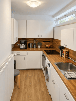 Helle 2-Zimmer-Wohnung mit Balkon, moderner Einbauküche und Aufzug in München-Moosach – 80992 München – Vorschaubild 4