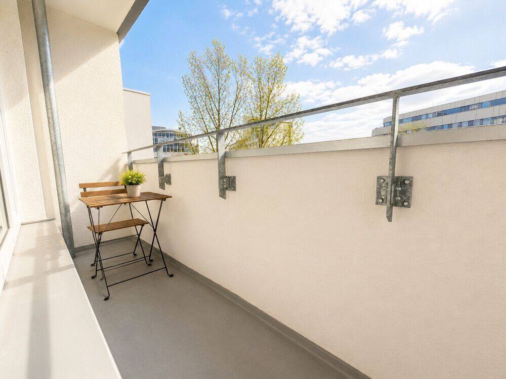 Provisionsfrei: Bezugsfreies City-Apartment am KadeWe Free of commission: Modern Studio At KadeWe – Berlin – Vorschaubild 3