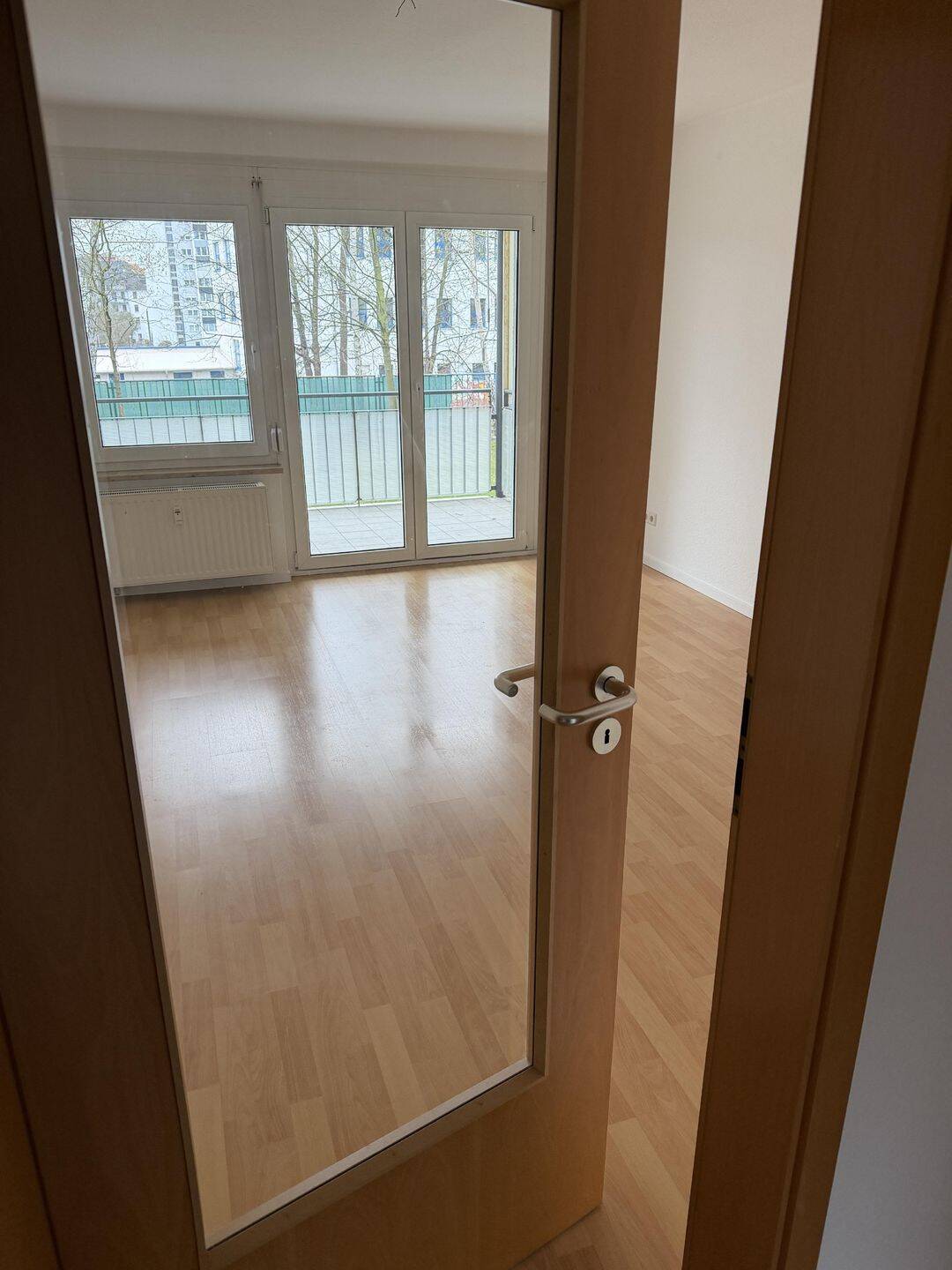 Bad mit Fenster, großer Balkon, mit Gartenantei, und Stellplatz – Chemnitz – Vorschaubild 9