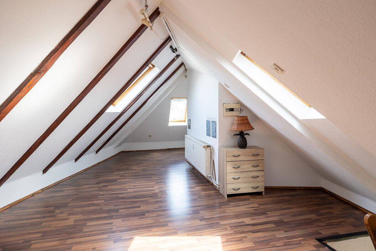 *** 1 ZKB APARTMENT im DG - AUFSTEIGENDE LAGE mit guter ANBINDUNG in NÄHE der WESER *** – Bremen – Vorschaubild 3