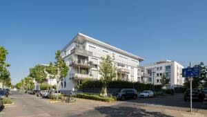 Helle neuwertige Eigentumswohnung mit eigenem Garten und Tiefgaragenstellplatz im Quartier Colonia