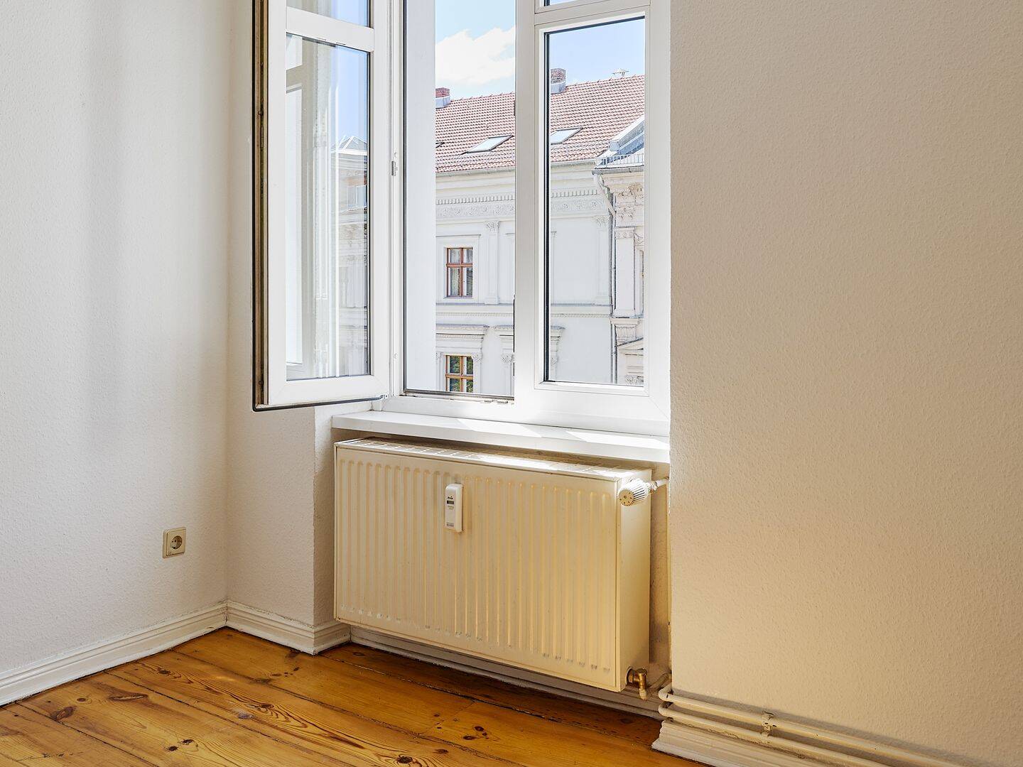 Leben in Kreuzberg: Stilvolle 2-Zimmer-Altbauwohnung mit großzügigem Grundriss – Berlin – Vorschaubild 2