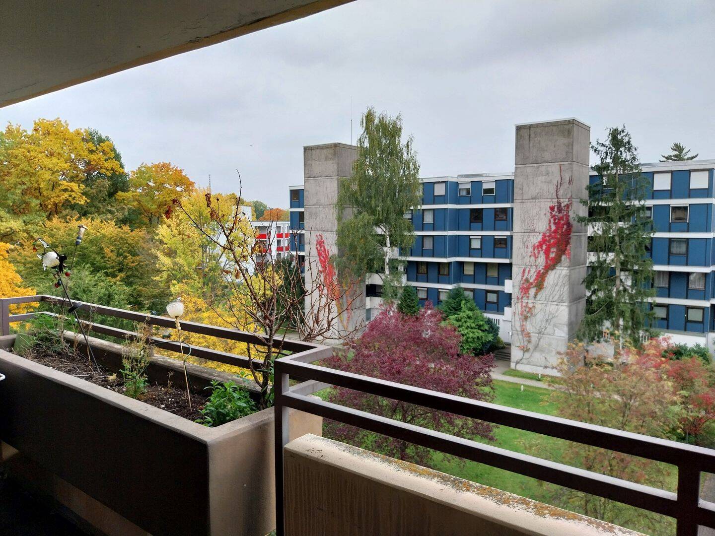Helle, teilmöblierte 2 Zimmer Wohnung mit Loggia, EBK und Schlafzimmer – Nürnberg – Vorschaubild 7