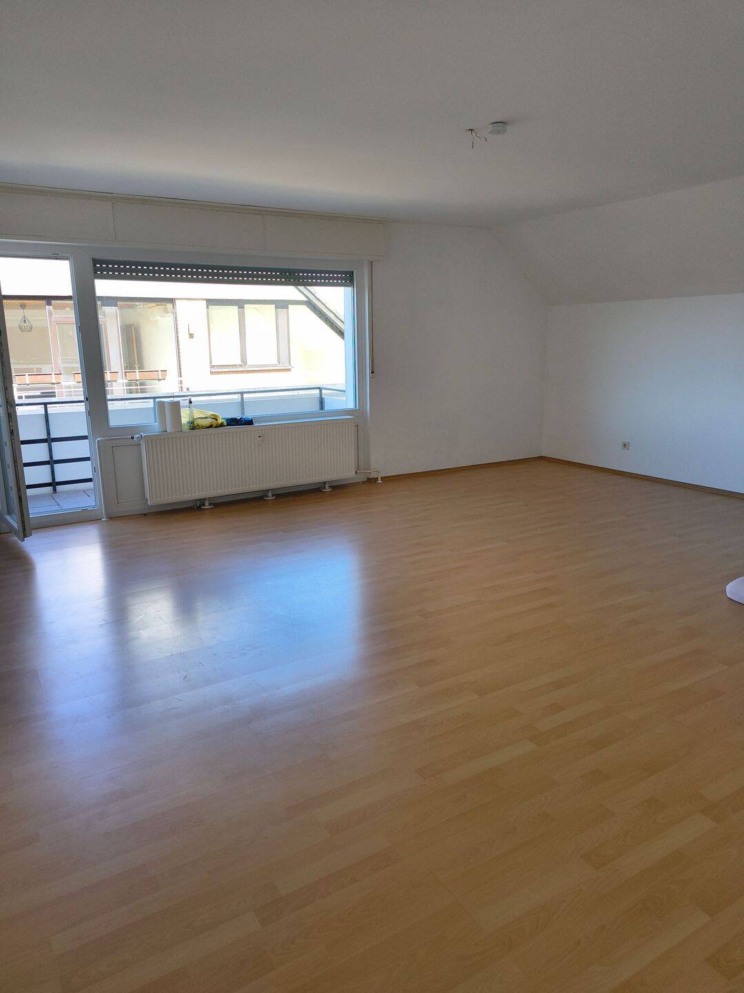 Schöne ruhige Wohnung im DG zu vermieten