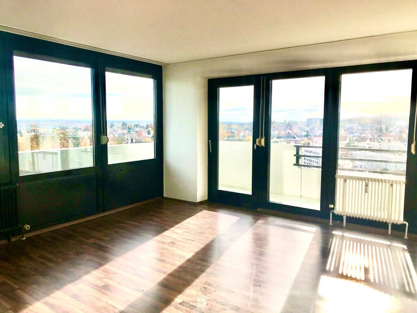Urbanes Wohnen im 15. Stockwerk des Universum Centers mit sensationellem Fernblick auf das Münster und die Alpenkette – Ulm – Vorschaubild 8