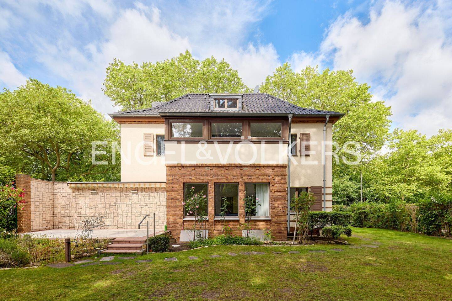 30er-Jahre-Familienvilla in Dahlem mit viel Potential – Berlin – Vorschaubild 5