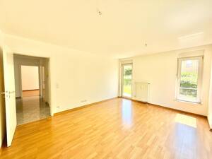 Bezugsfreie 2-Zimmer-Terrassenwohnung mit eigenem Garten und TG-Stellplatz – 1309 Dresden – Vorschaubild 4
