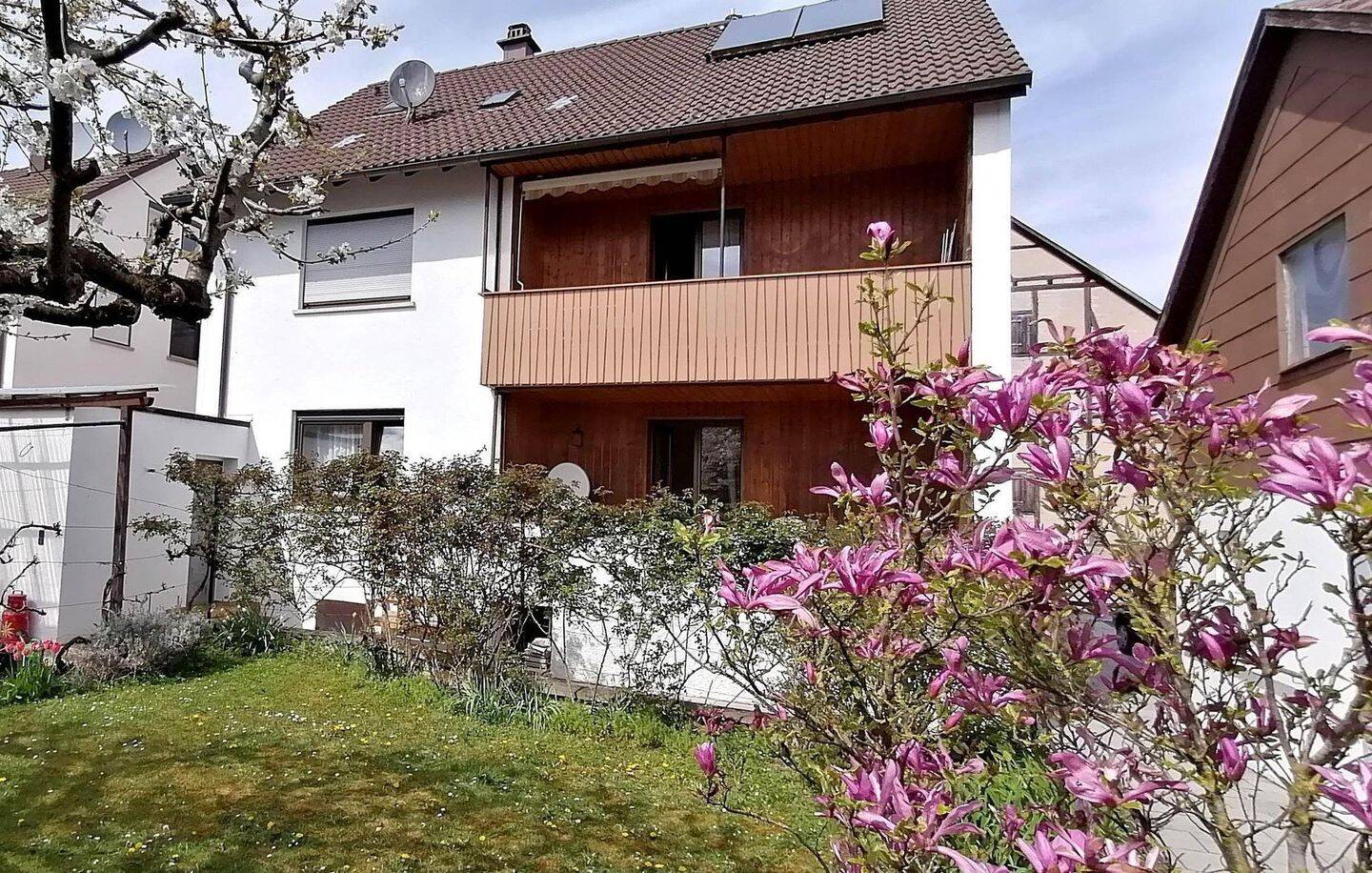 Ruhig, energieeffizient, gepflegt: 2,5-Fam-Haus Bj57 schöner Garten 2 Garagen sofort frei – Markgröningen – Bild 1 von 9