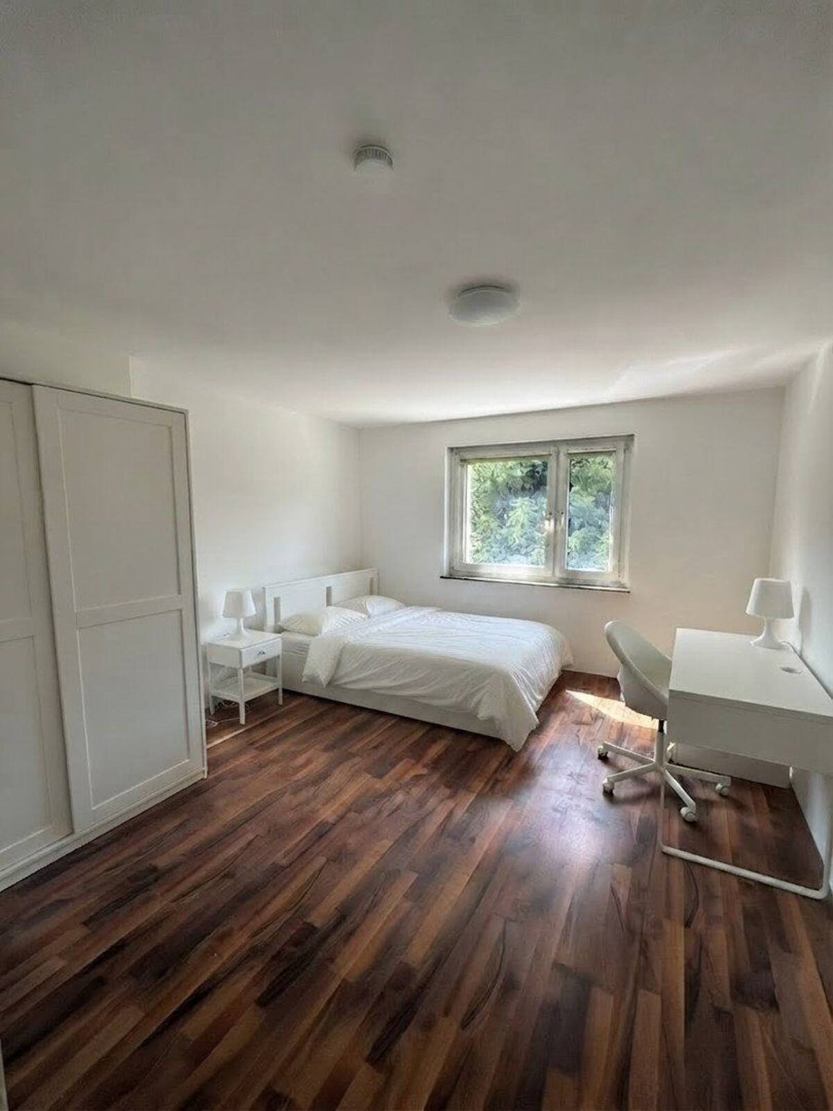 Kapitalanlage Düsseldorf: 4-Zimmer-WG, vollvermietet übergeben, 6.0% Rendite, provisionsfrei – 40589 Düsseldorf – Bild 1 von 5