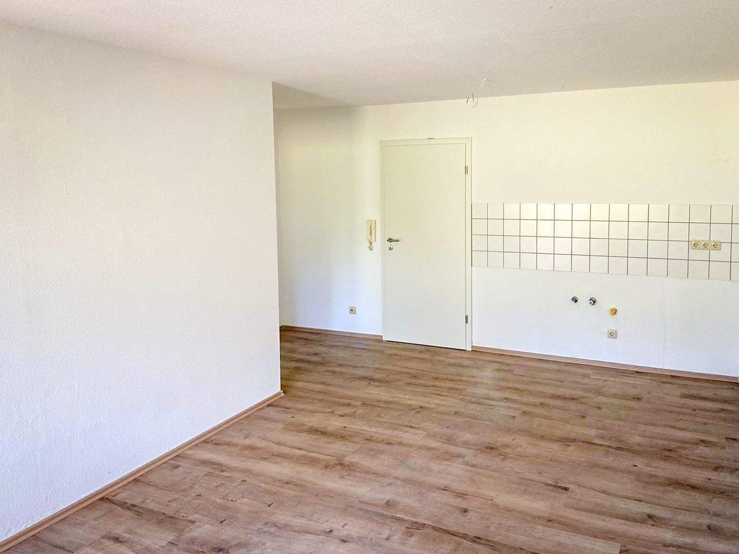 [BALKON] 2-Raum -Wohnung mitten im Grünen! – Gersdorf – Vorschaubild 6