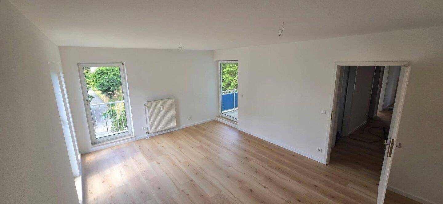 zwei Zimmer Wohnung in Bernau bei Berlin mit Balkon & Tiefgarage frisch renoviert – Bernau – Vorschaubild 4