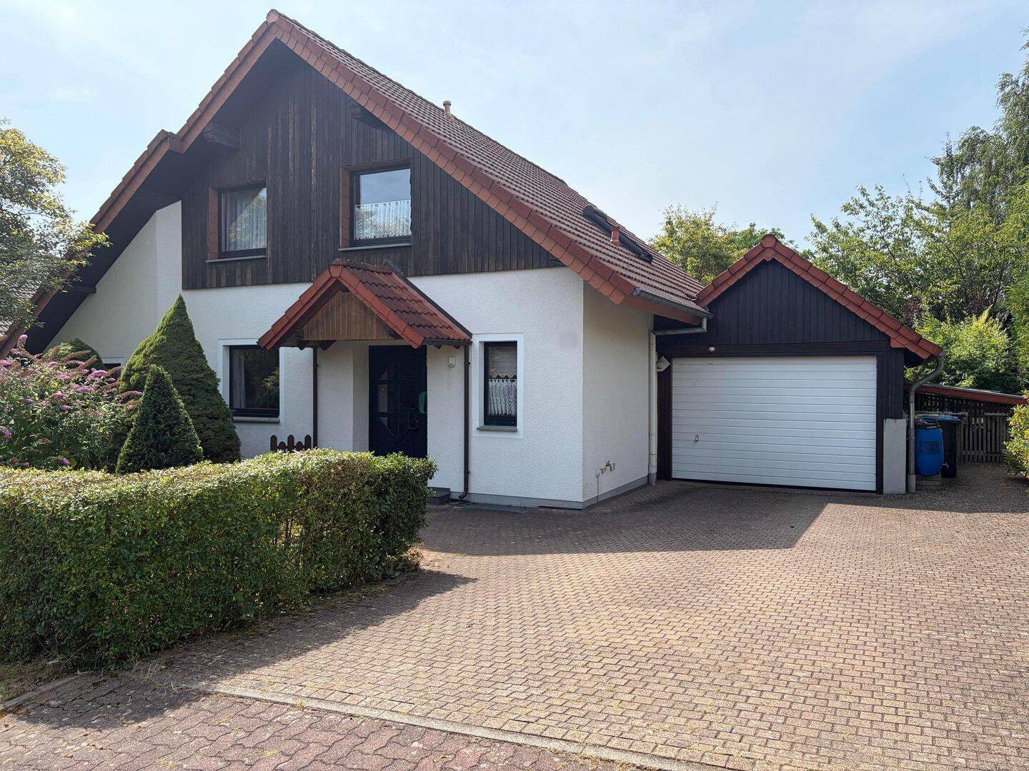Klassisches Einfamilienhaus mit viel Platz, Wintergarten, Kamin und großem Grundstück