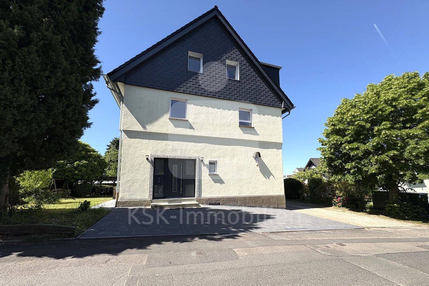 Kernsanierte 3-Zimmer Wohnung mit Panoramablick in Odenthal!