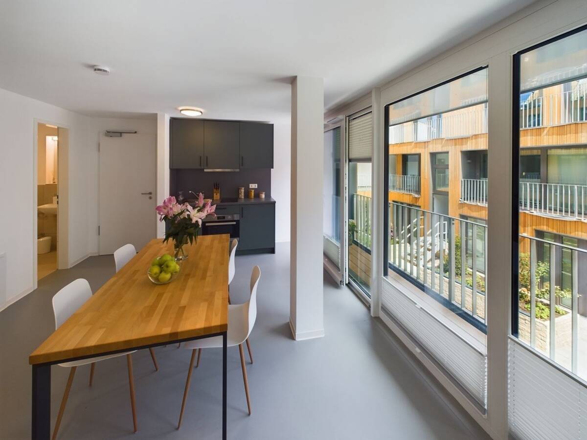 Schicke & möblierte all-inclusive Wohnung mit Balkon zentral in Oldenburg | Suite – 26122 Oldenburg – Bild 1 von 9