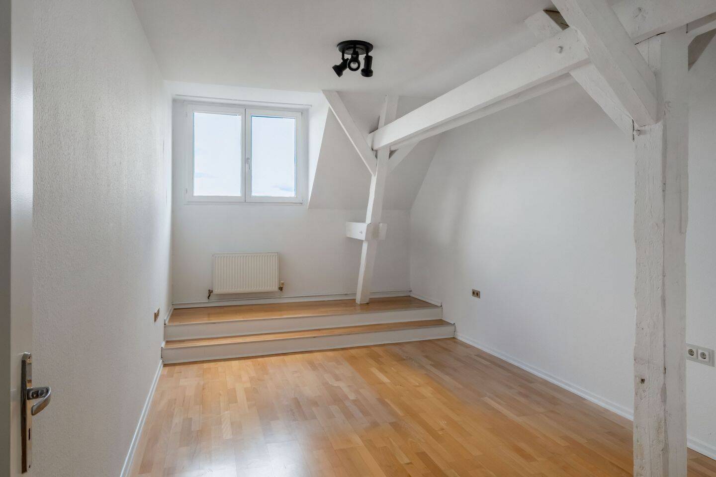 Dachgeschoss-Refugium mit West-Terrasse in imposantem Gründerzeitaltbau – Berlin – Vorschaubild 7