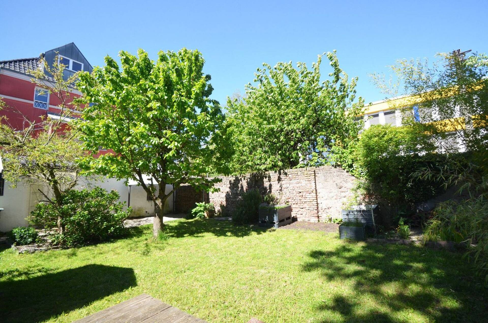 Mehrfamilienhaus in 50999 Köln mit 213 m² kaufen