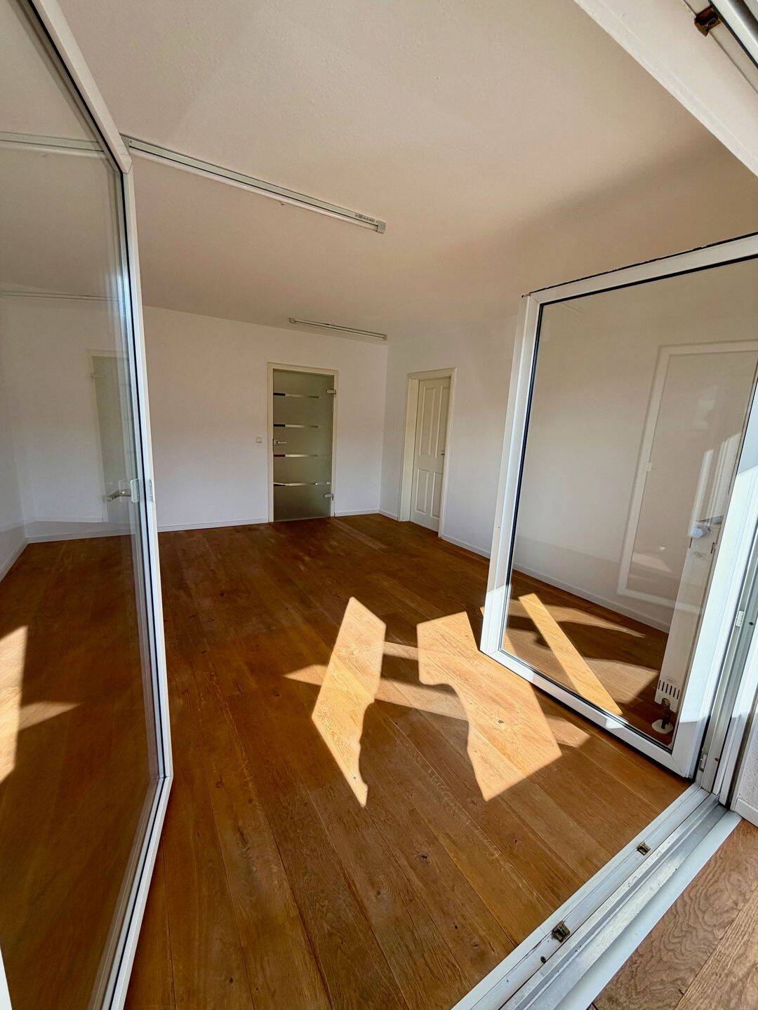 Top 2-Zi-Whg. mit Loggia und nagelneuer Küche, provisionsfrei – Nürnberg – Vorschaubild 2