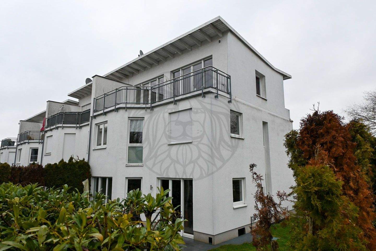Wiesbaden: Modernes Reihenendhaus in Komponistenviertel! – Wiesbaden – Bild 1 von 9
