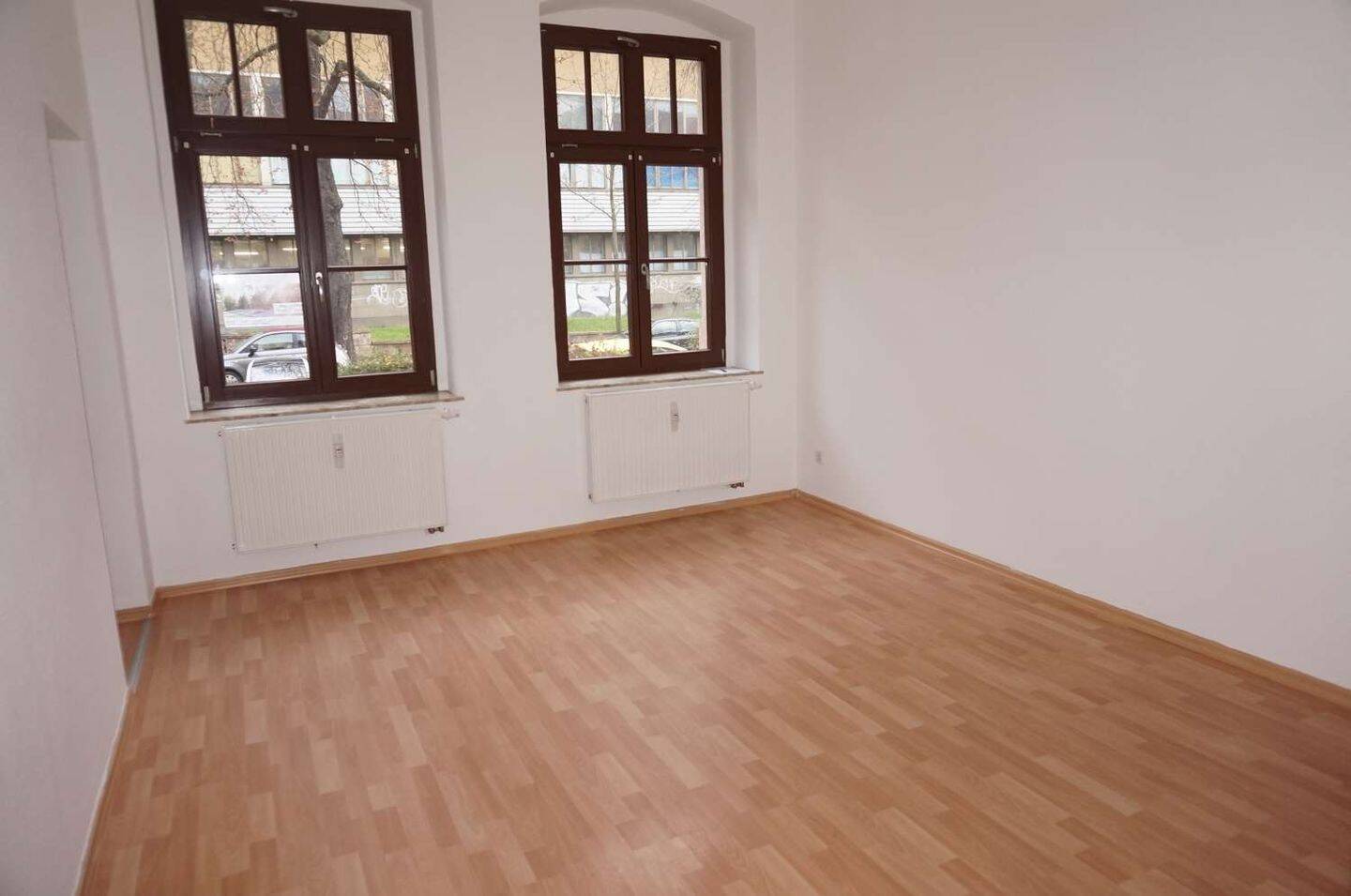 Frei ab 1.10.26 ! Küche mit Balkon - kleines sep. Arbeitszi. !!!