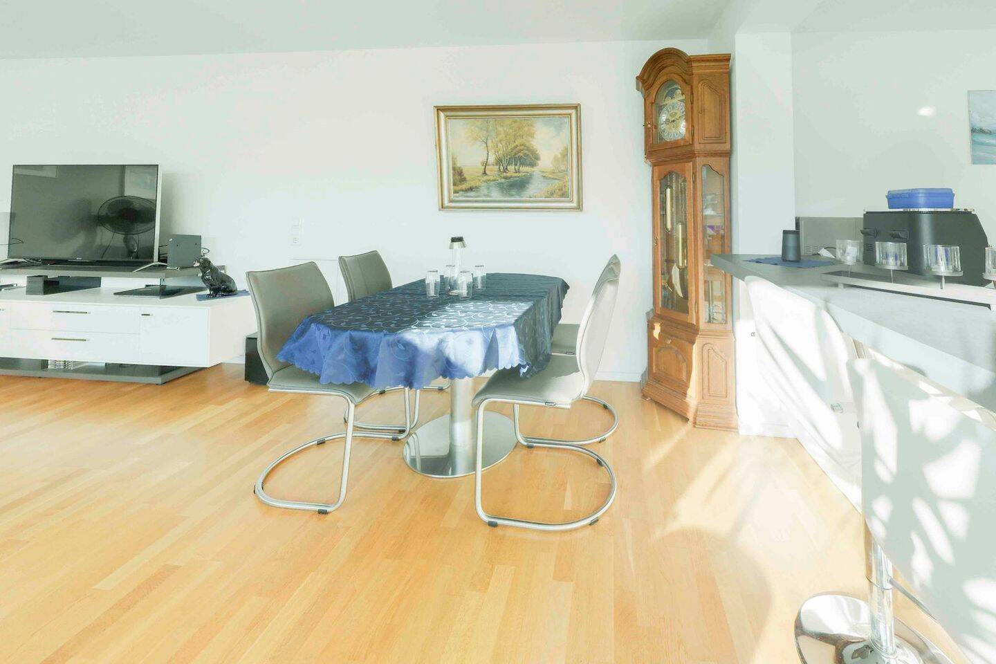 Haus im Haus: Attraktive 3-Zimmer Terrassenwohnung mit Garage, Stellplatz und großer Terrasse – Stuttgart – Vorschaubild 4