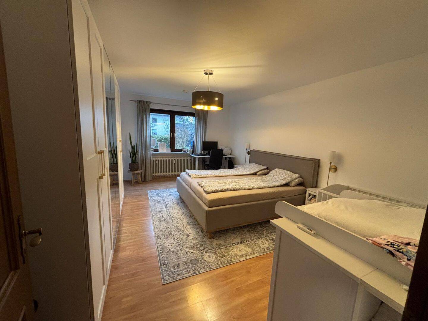 Gepflegtes Zweifamilienhaus mit je 4 Zimmer, Garten und Doppelgarage in zentraler Lage! – Mainburg – Vorschaubild 7