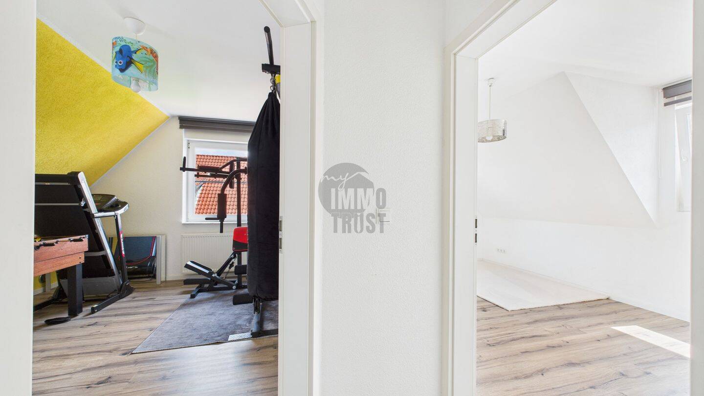 Stilvolles Einfamilienhaus mit Kamin, Fußbodenheizung und sonnigem Garten - ideal für Familien – Hannover – Vorschaubild 9