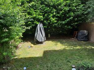 Frisch gestrichene Erdgeschosswohnung mit alleiniger Gartennutzung, sehr ruhige Seitenstraße