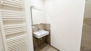 Sanierter Altbau mit Küche, Balkon und zwei Badezimmern – 91058 Erlangen – Vorschaubild 9