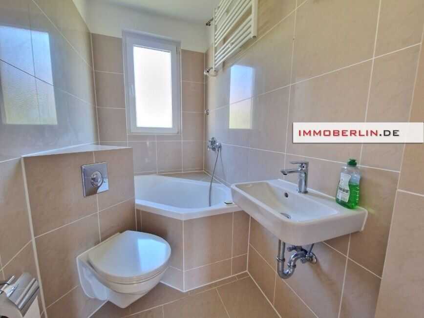 IMMOBERLIN.DE - Ästhetisch renoviert & modernisiert! Wohnung mit ruhiger Südloggia in beliebter Lage – Berlin – Vorschaubild 3