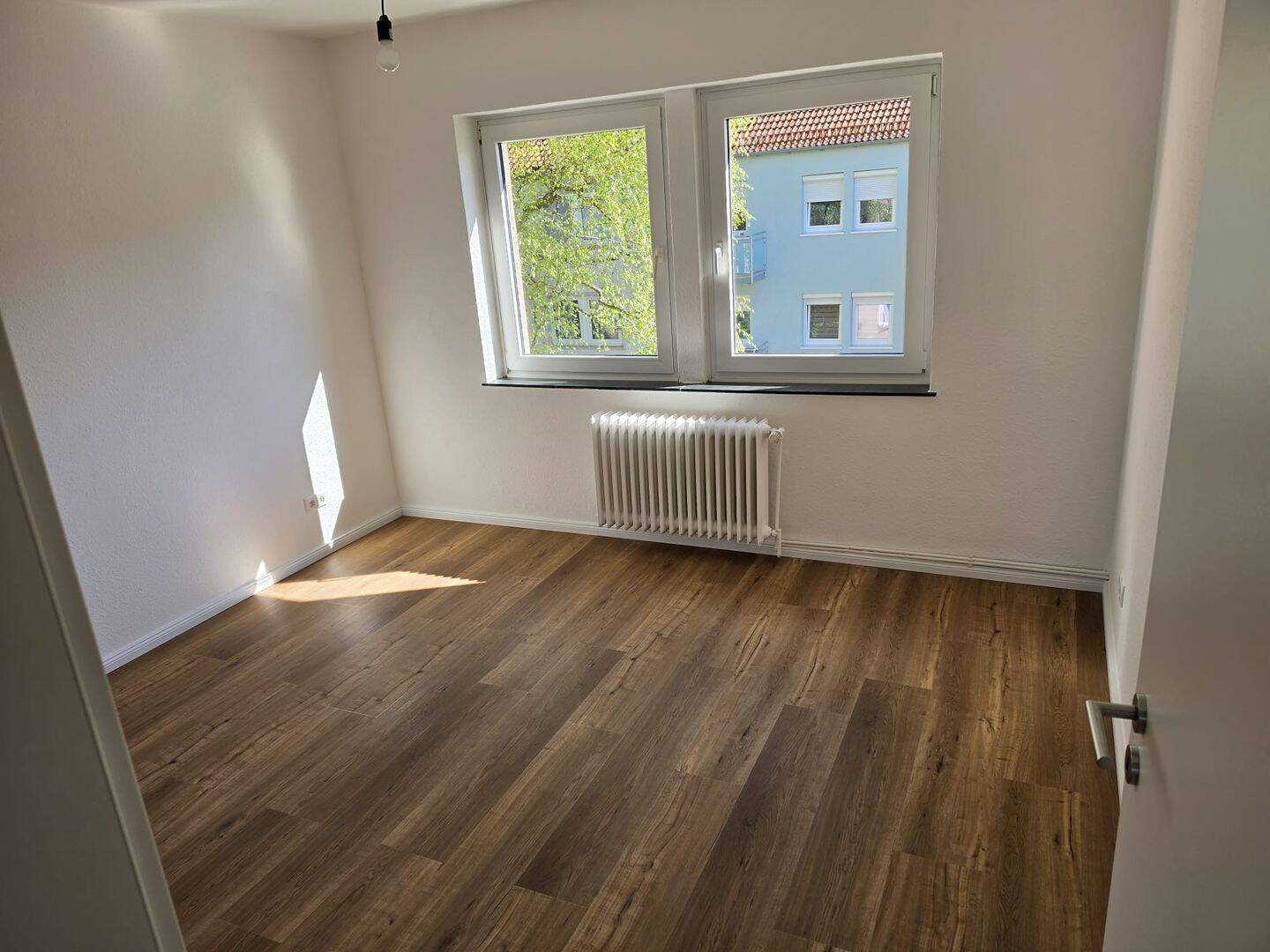 Walle, Erlingplatz 3 Zi.-Whg., Balkon, Einbauküche, Laminatfußboden – Bremen – Vorschaubild 4