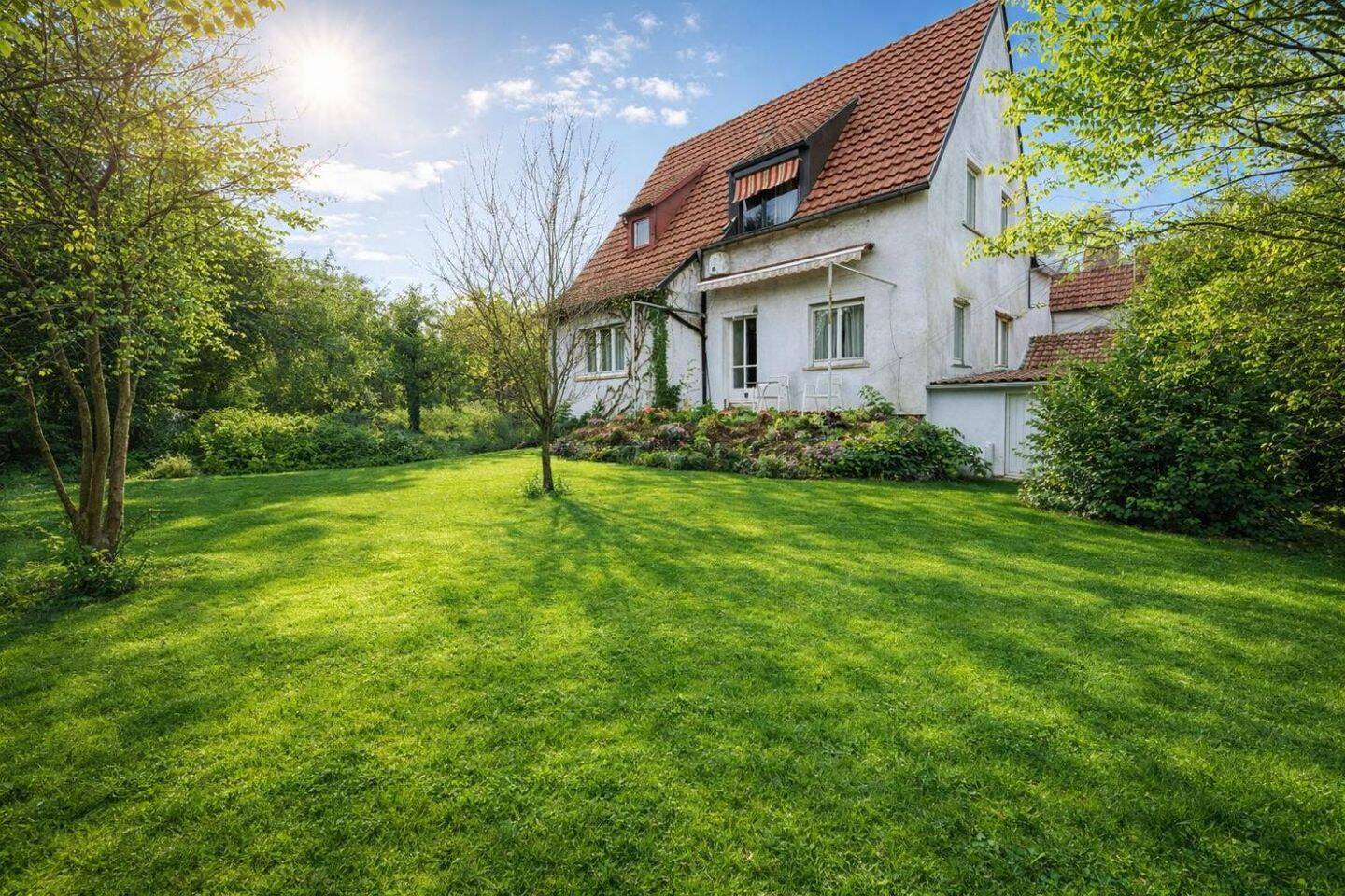 ** Stilvolles Haus mit Villencharakter und weitläufigem Garten ** – Waiblingen – Bild 1 von 9