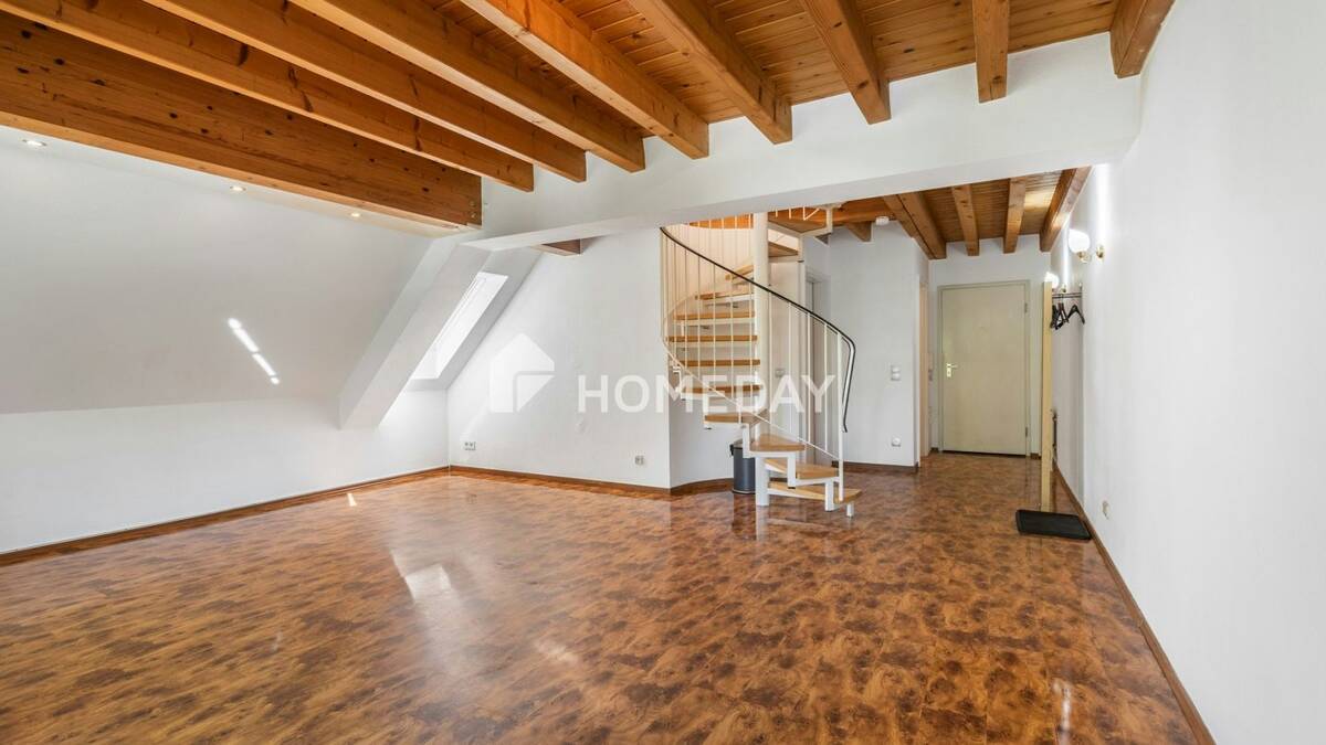 Sofort bezugsfrei! Charmante Maisonette-Wohnung mit Balkon, Stellplatz & EBK in zentraler Lage – 63067 Offenbach am Main – Bild 1 von 9